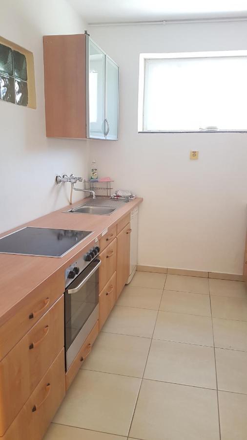 SzoladGrosses Ferienhaus Plattensee Balaton - Nyaralo Haz 6 Szobaval, 5 Fuerdoszobaval, 3000 Nmアパートメント エクステリア 写真