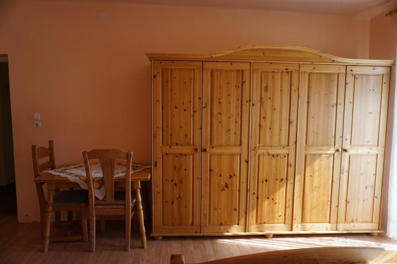 SzoladGrosses Ferienhaus Plattensee Balaton - Nyaralo Haz 6 Szobaval, 5 Fuerdoszobaval, 3000 Nmアパートメント エクステリア 写真