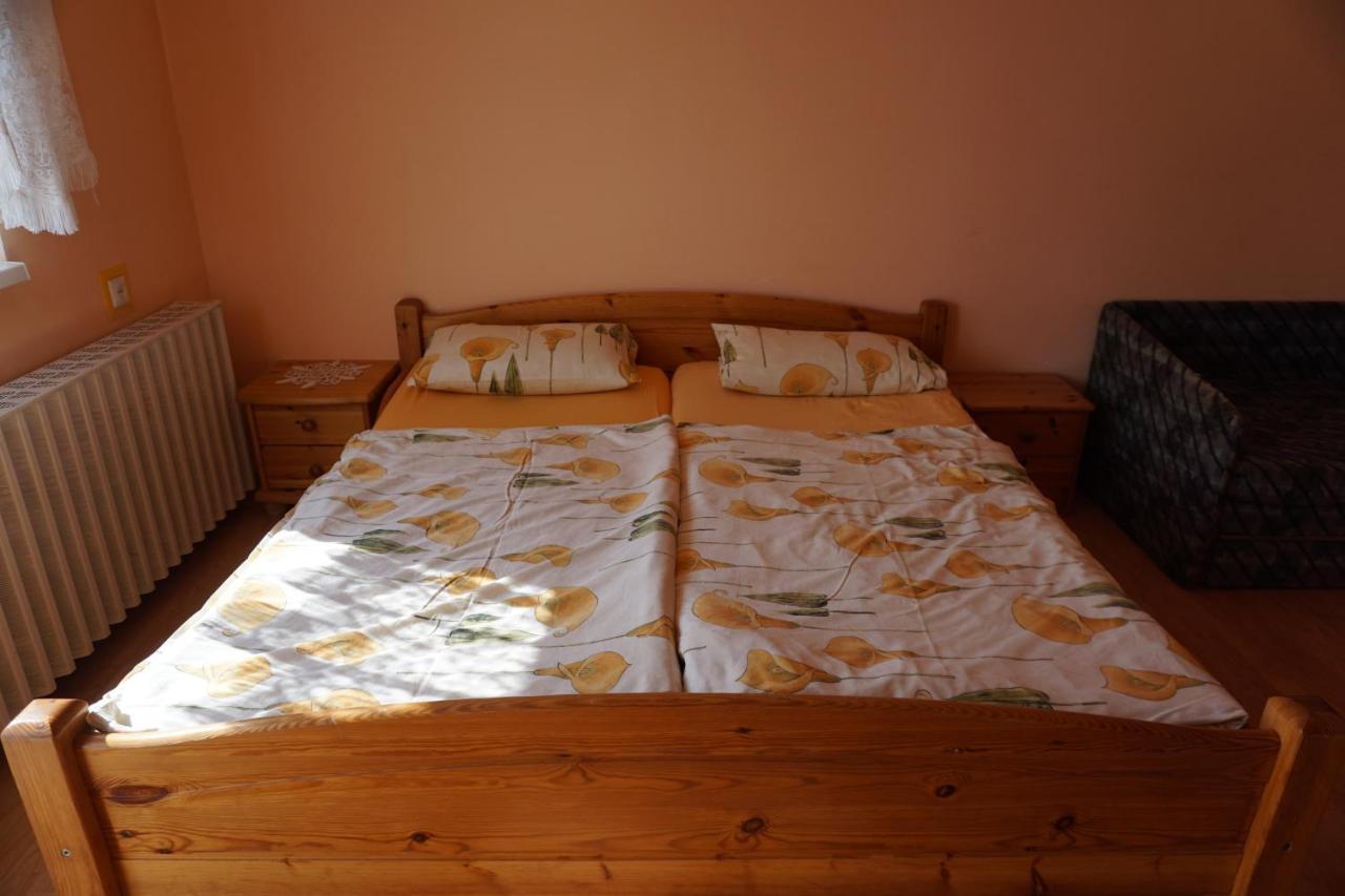 SzoladGrosses Ferienhaus Plattensee Balaton - Nyaralo Haz 6 Szobaval, 5 Fuerdoszobaval, 3000 Nmアパートメント エクステリア 写真