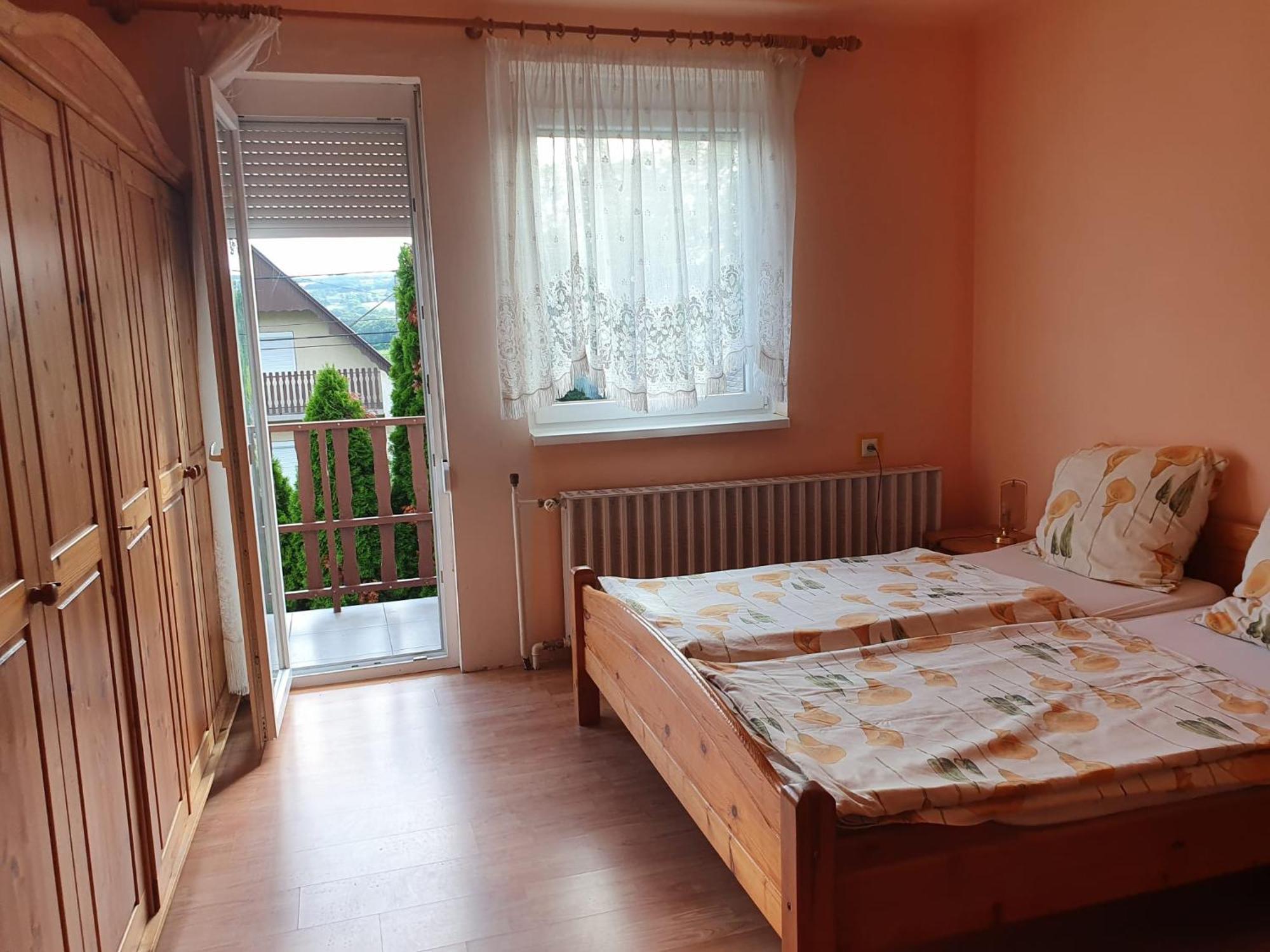 SzoladGrosses Ferienhaus Plattensee Balaton - Nyaralo Haz 6 Szobaval, 5 Fuerdoszobaval, 3000 Nmアパートメント エクステリア 写真