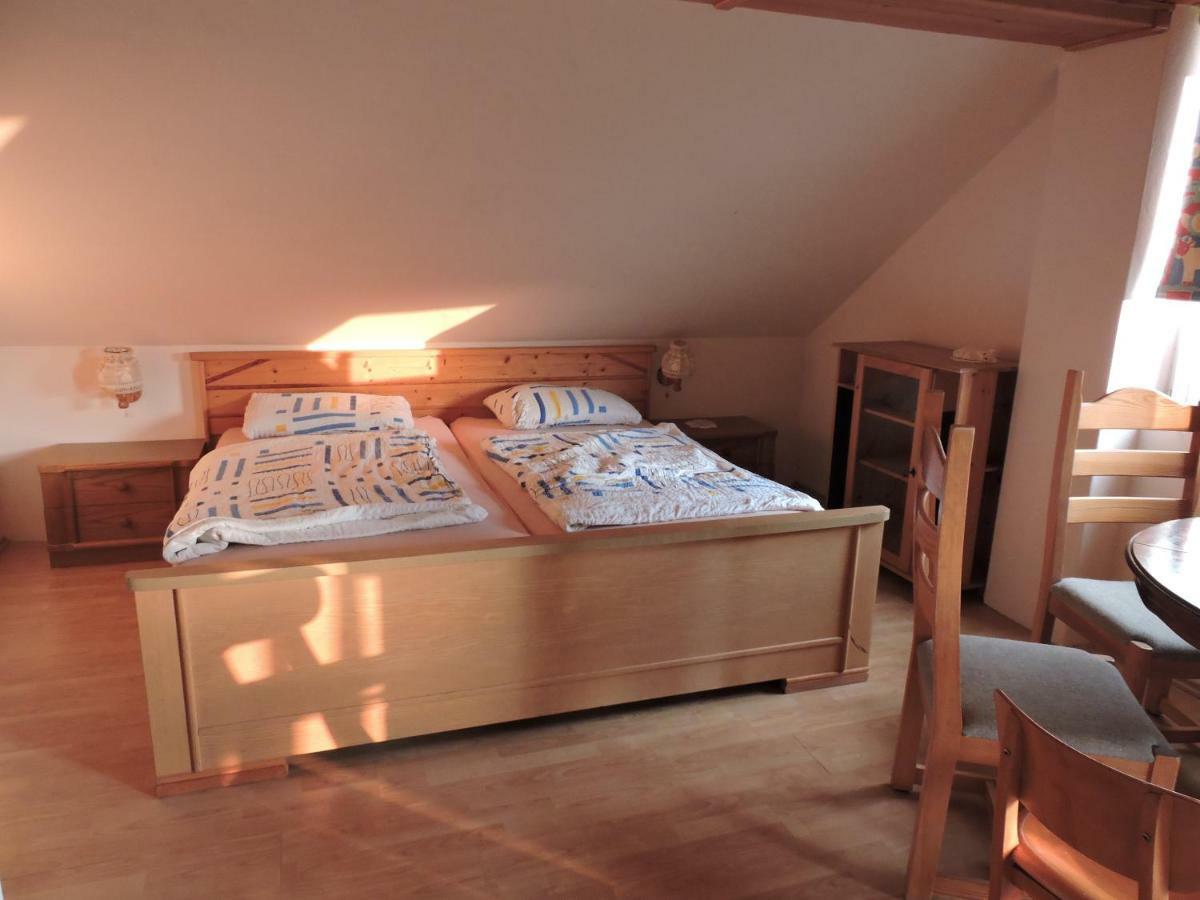 SzoladGrosses Ferienhaus Plattensee Balaton - Nyaralo Haz 6 Szobaval, 5 Fuerdoszobaval, 3000 Nmアパートメント エクステリア 写真